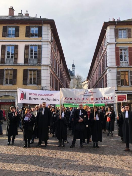 Les avocats des Barreaux de Chambéry et d’Albertville défilent à Chambéry